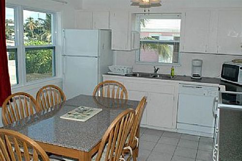 Pelican Beach Villas Marsh Harbour Exterior foto